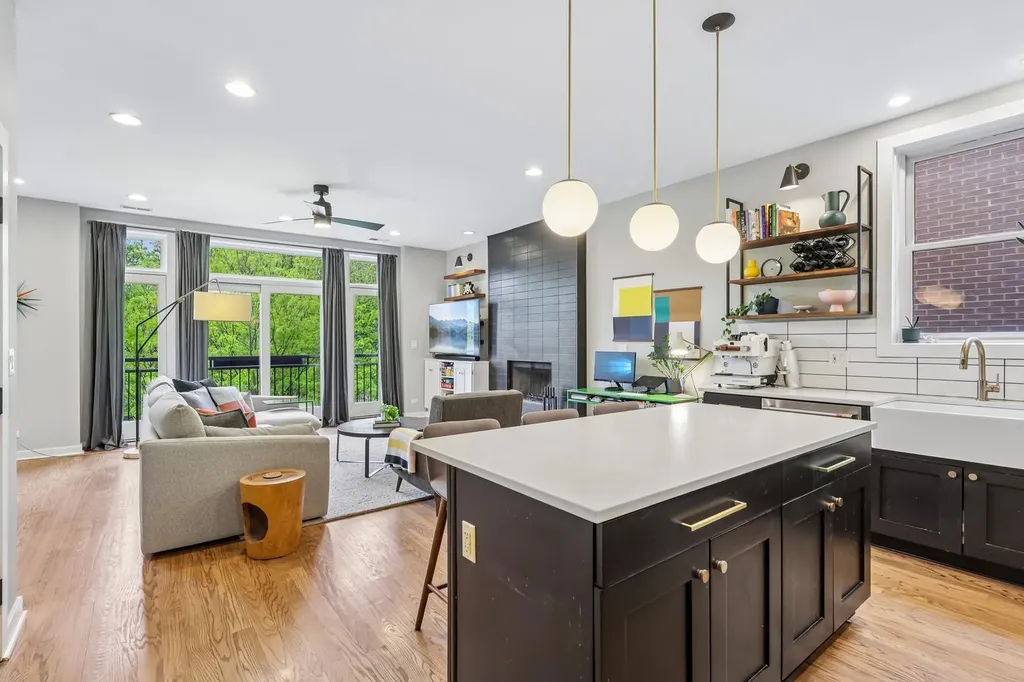 2319 North Leavitt Street Chicago IL 60647