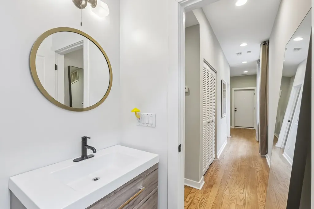 2319 North Leavitt Street Chicago IL 60647
