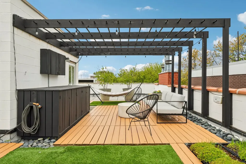 2319 North Leavitt Street Chicago IL 60647