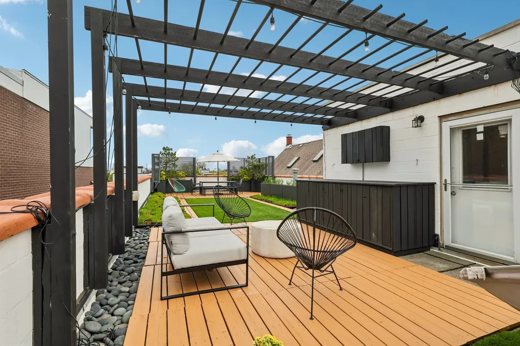 2319 North Leavitt Street Chicago IL 60647