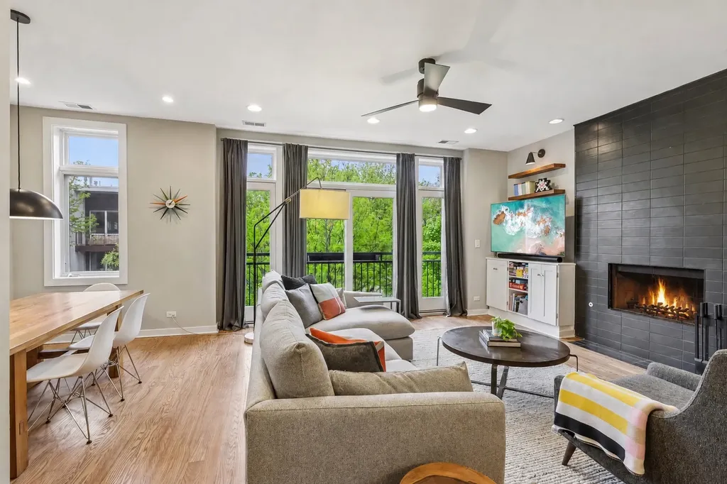 2319 North Leavitt Street Chicago IL 60647