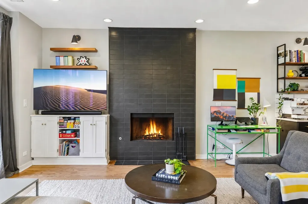 2319 North Leavitt Street Chicago IL 60647