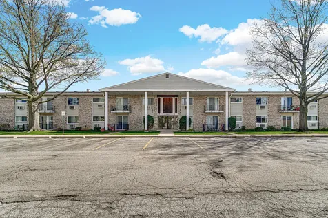 9351 Ladybird Lane Des Plaines IL 60016