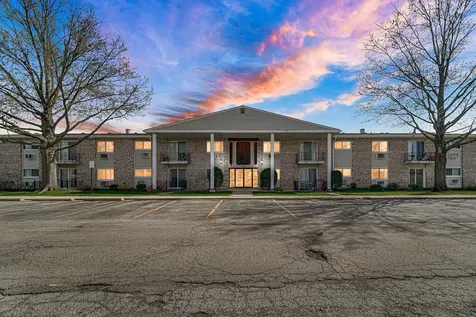 9351 Ladybird Lane Des Plaines IL 60016