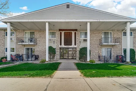 9351 Ladybird Lane Des Plaines IL 60016