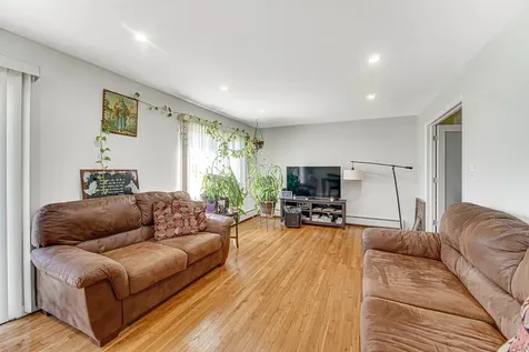 9351 Ladybird Lane Des Plaines IL 60016