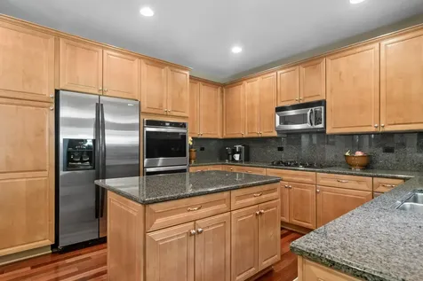 2421 Stonybrook Street Wauconda IL 60084