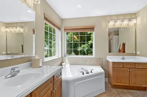 2421 Stonybrook Street Wauconda IL 60084
