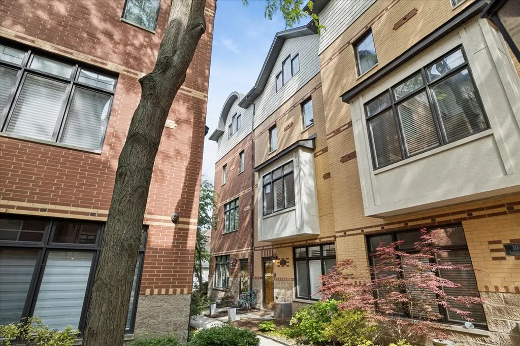 1031 Lincoln Trail Oak Park IL 60302