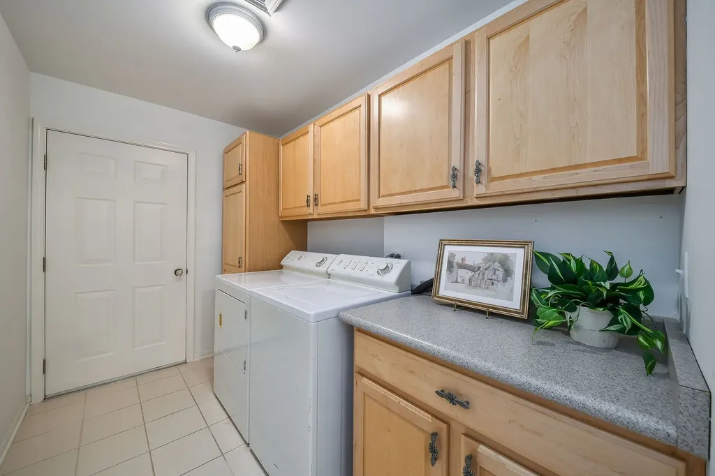 103 Hawkins Circle Wheaton IL 60189