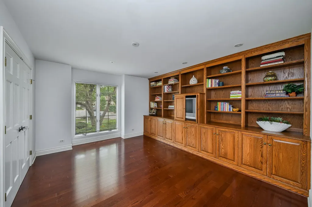103 Hawkins Circle Wheaton IL 60189
