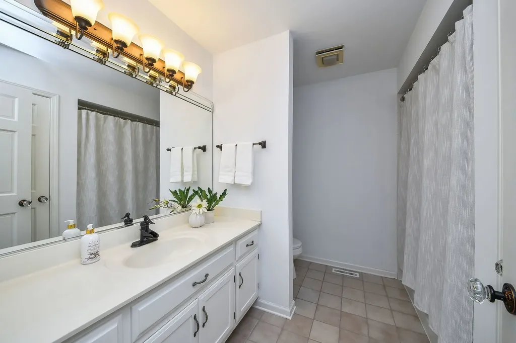 103 Hawkins Circle Wheaton IL 60189
