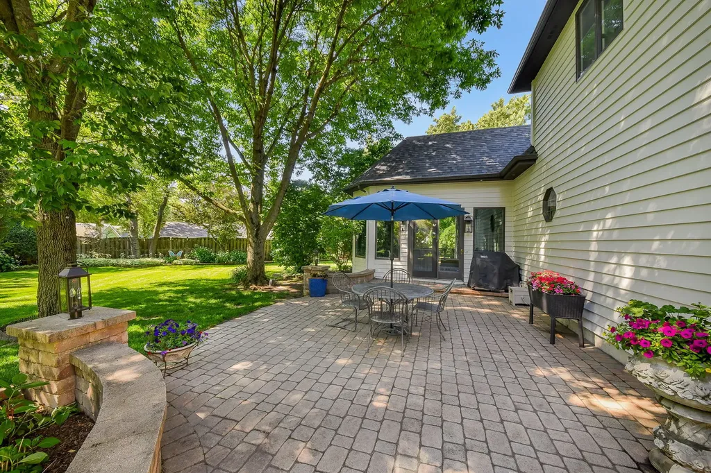 103 Hawkins Circle Wheaton IL 60189