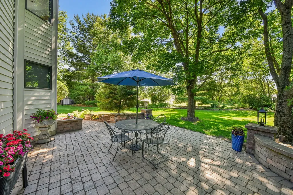 103 Hawkins Circle Wheaton IL 60189