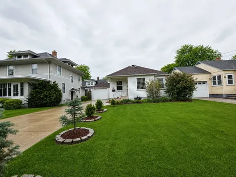 8 Monroe Street Elgin IL 60123