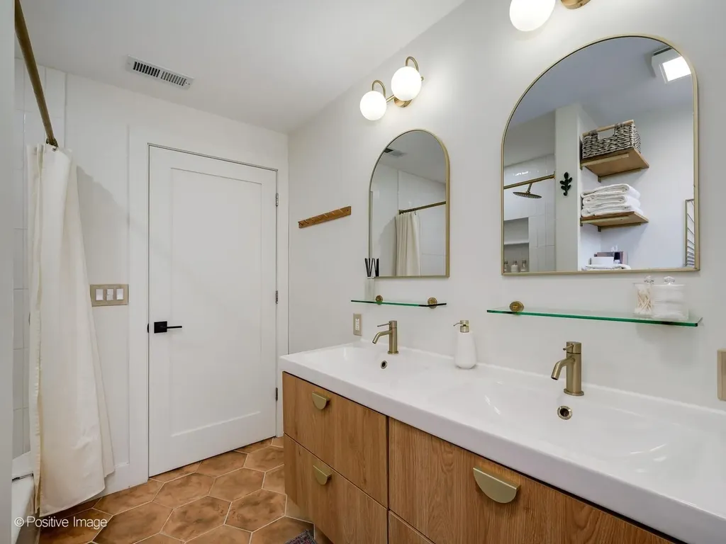 1449 North Fairfield Street Chicago IL 60622