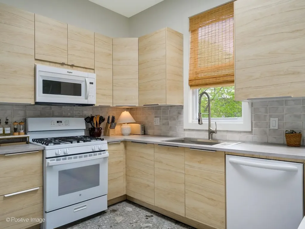 1449 North Fairfield Street Chicago IL 60622