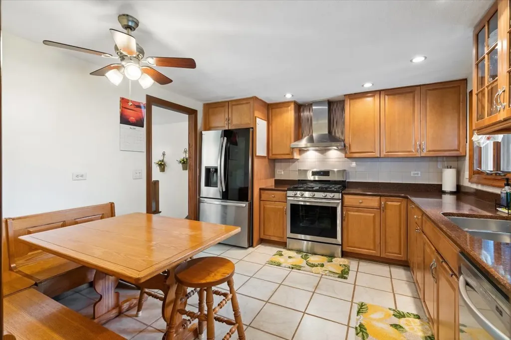 937 Cornell Lane Schaumburg IL 60193