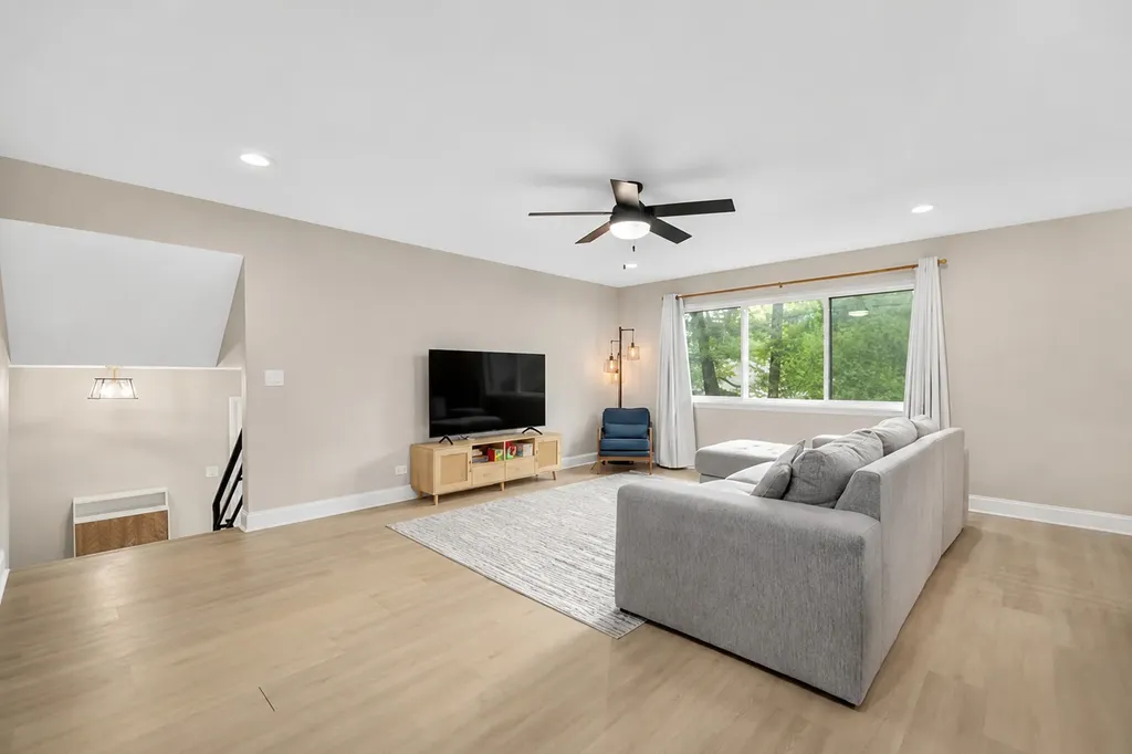 6312 Maxwell Drive Woodridge IL 60517