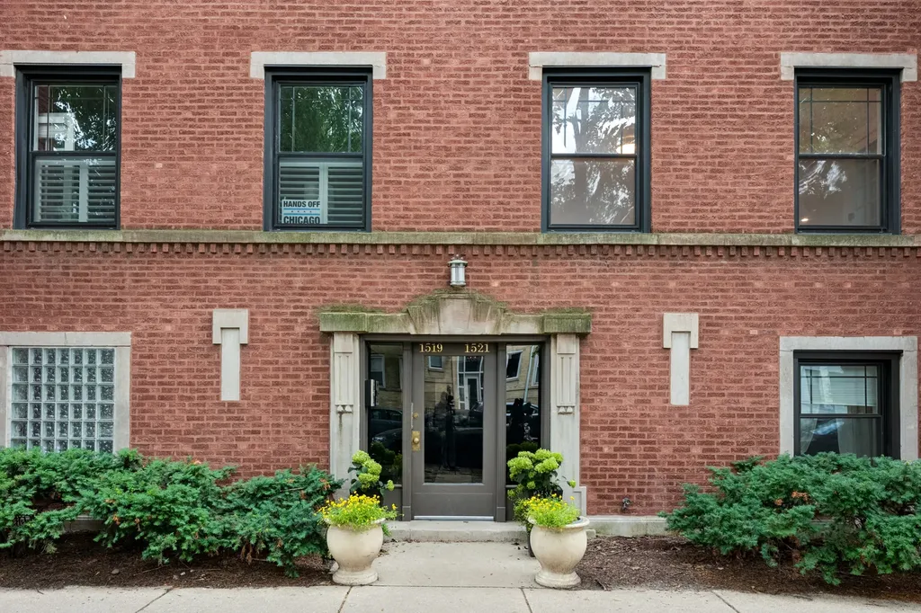 1521 West Sunnyside Avenue Chicago IL 60640