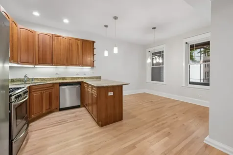 1521 West Sunnyside Avenue Chicago IL 60640