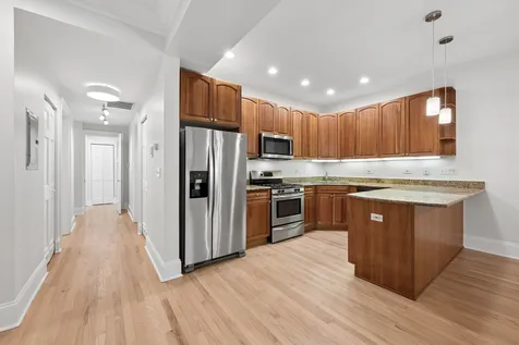 1521 West Sunnyside Avenue Chicago IL 60640