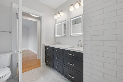 1521 West Sunnyside Avenue Chicago IL 60640
