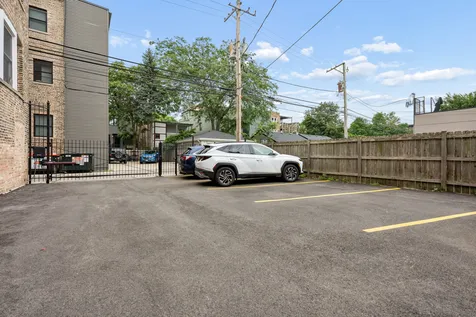 1521 West Sunnyside Avenue Chicago IL 60640