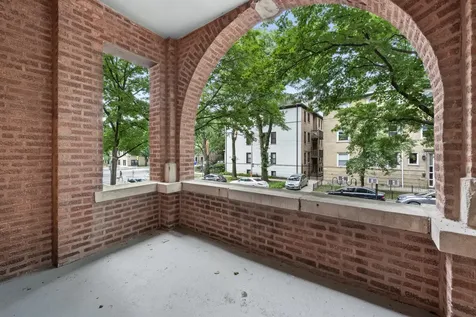 1521 West Sunnyside Avenue Chicago IL 60640