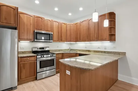1521 West Sunnyside Avenue Chicago IL 60640