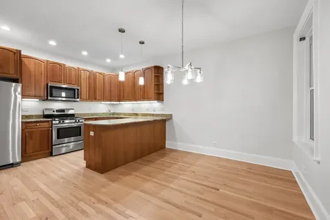 1521 West Sunnyside Avenue Chicago IL 60640