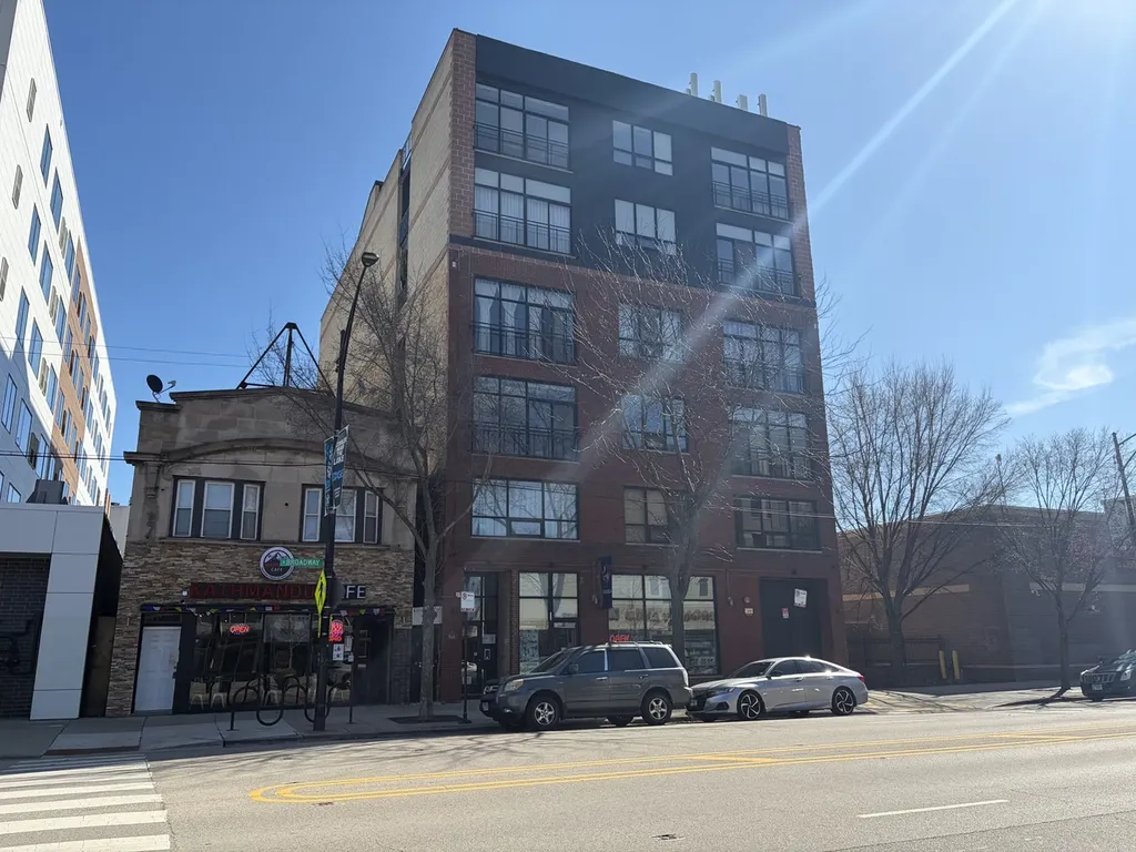 6135 North Broadway Street Chicago IL 60660