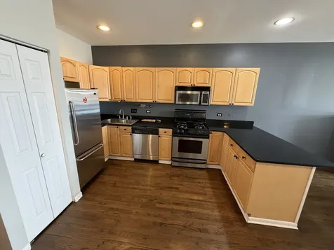 6135 North Broadway Street Chicago IL 60660