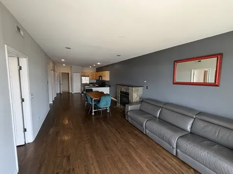 6135 North Broadway Street Chicago IL 60660