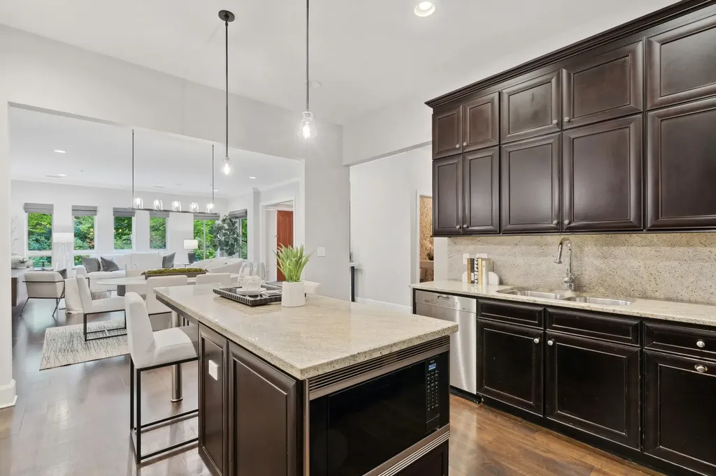 409 East Benton Place Chicago IL 60601