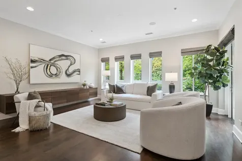 409 East Benton Place Chicago IL 60601