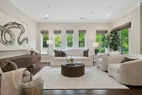 409 East Benton Place Chicago IL 60601