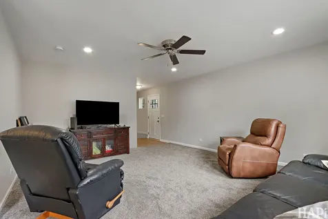 16 Elm Avenue Fox Lake IL 60020