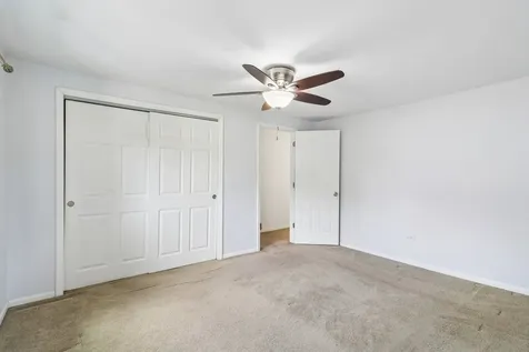 2910 Ezekiel Avenue Zion IL 60099