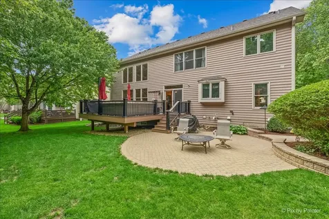 1702 King Richard Circle St. Charles IL 60174