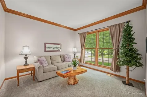 1702 King Richard Circle St. Charles IL 60174