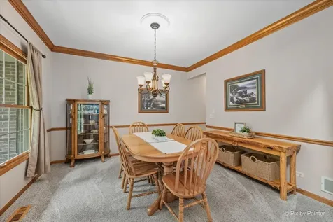 1702 King Richard Circle St. Charles IL 60174