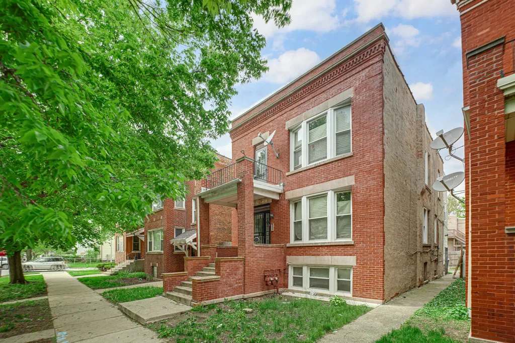 1440 East 76th Street Chicago IL 60619