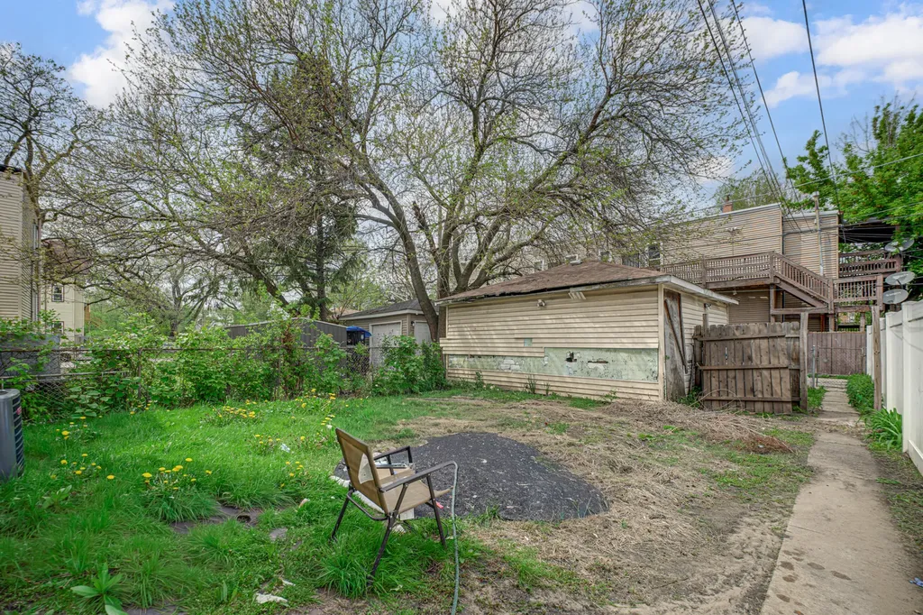 1440 East 76th Street Chicago IL 60619