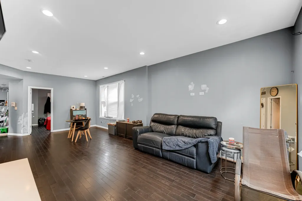 1440 East 76th Street Chicago IL 60619