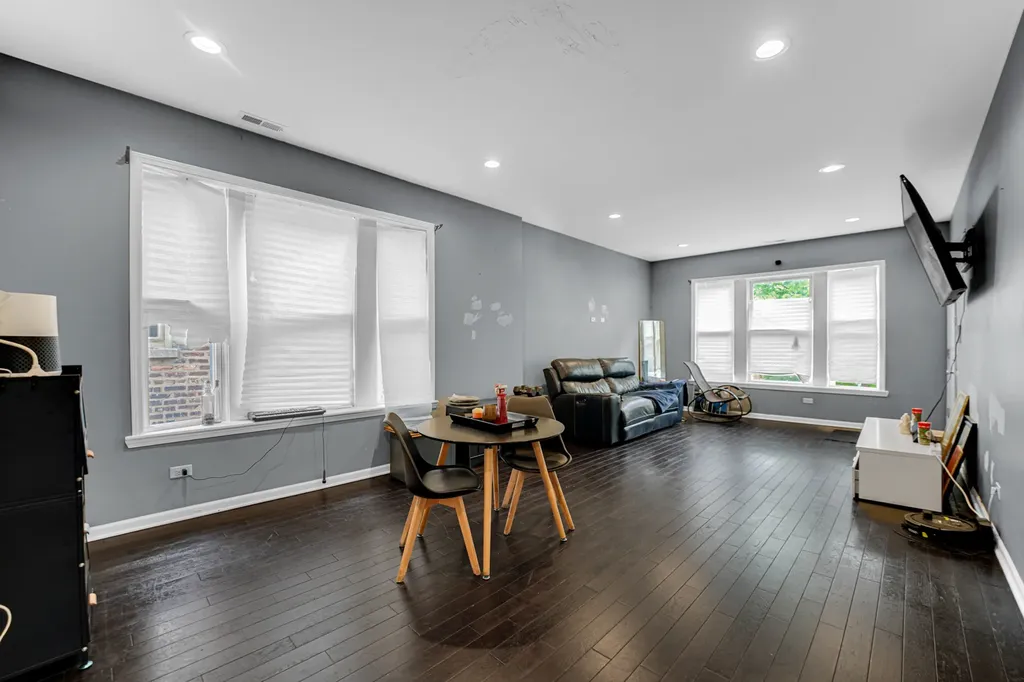 1440 East 76th Street Chicago IL 60619