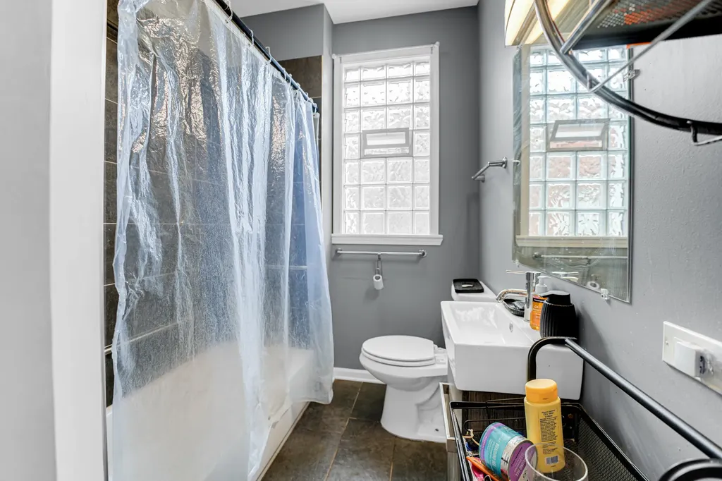 1440 East 76th Street Chicago IL 60619