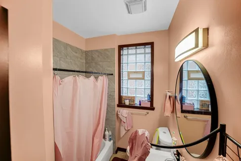 1440 East 76th Street Chicago IL 60619