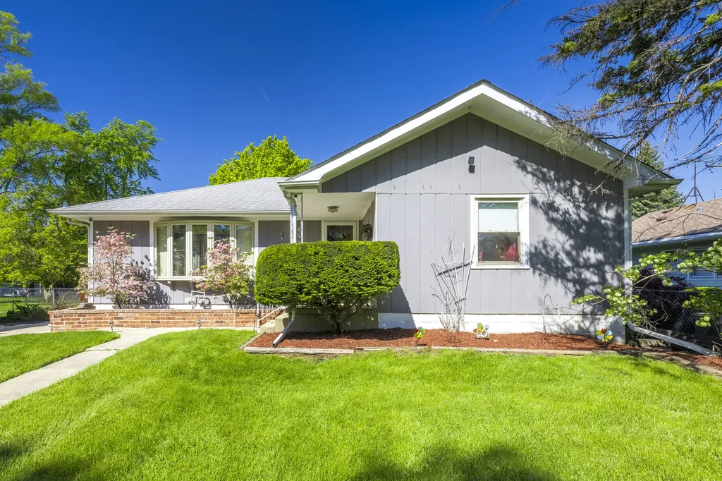 14 North Wabash Avenue Glenwood IL 60425
