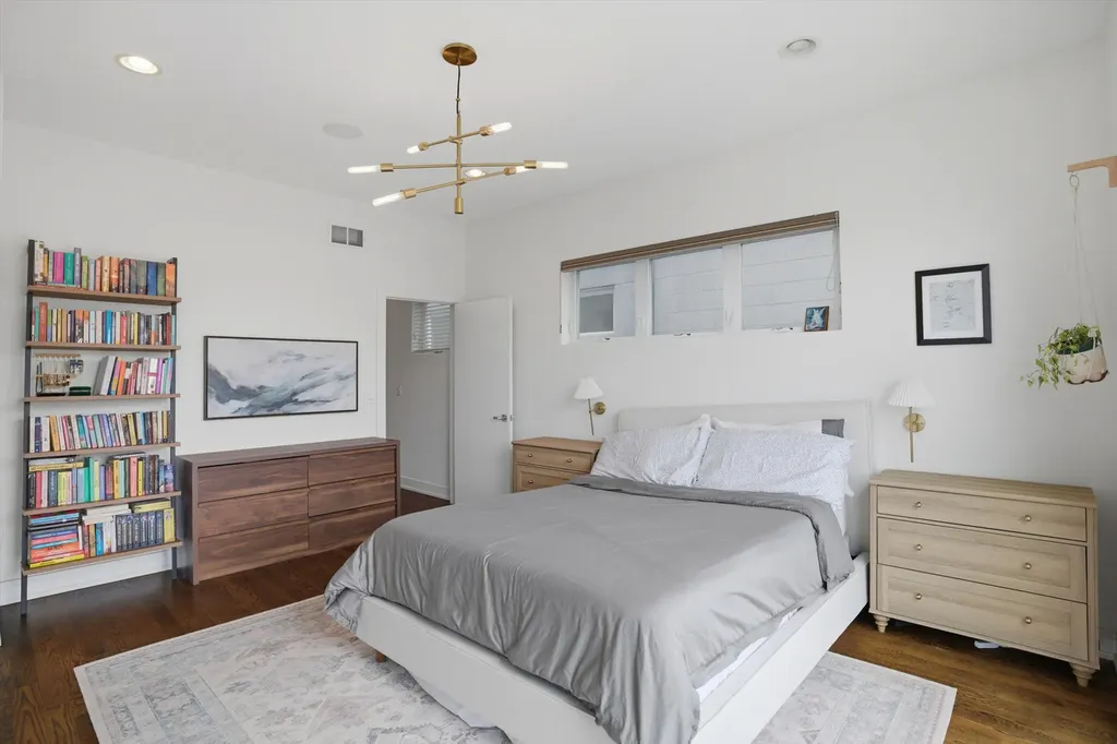 1521 West Fry Street Chicago IL 60642